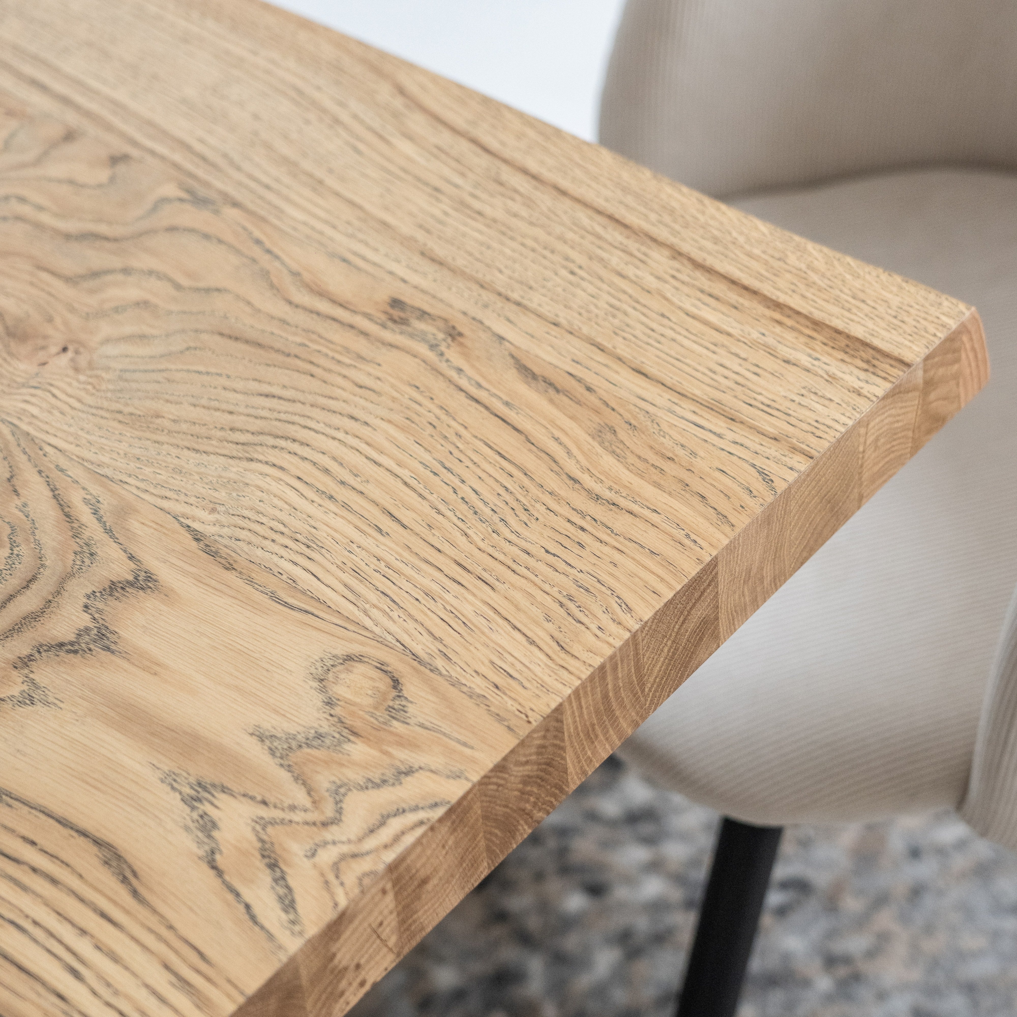 Tavolo da Pranzo  Allungabile 160/240 x 90 cm. Top  in Legno di Rovere impiallacciato  e gambe in Metallo